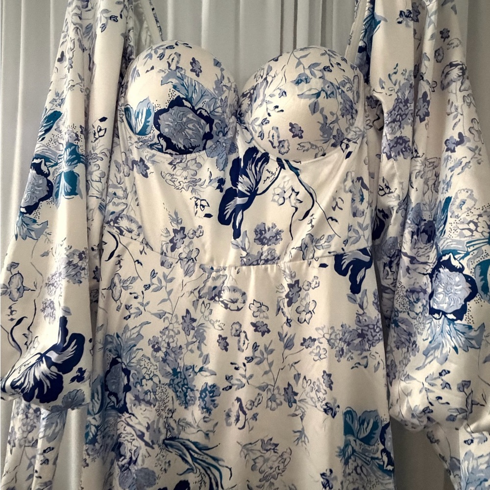 Blue & White Floral Puff-Sleeve Midi Dress - Picture 10 of 13